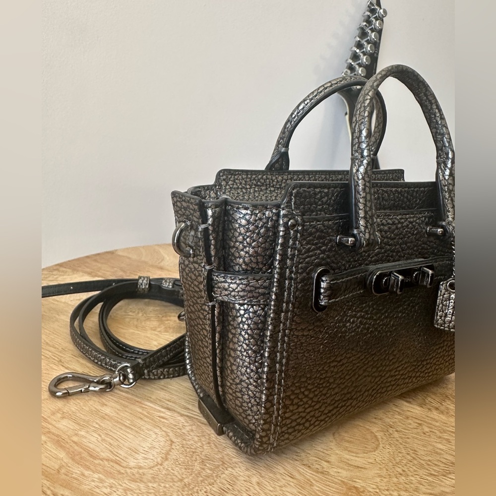 ⭐️ Coach Metallic Mini Swagger 15 - Picture 3 of 8